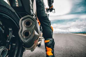 AKRAPOVIČ "SLIP-ON LINE" 1290 Super Duke R 20-