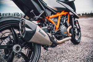 AKRAPOVIČ "SLIP-ON LINE" 1290 Super Duke R 20-