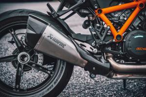 AKRAPOVIČ "SLIP-ON LINE" 1290 Super Duke R 20-