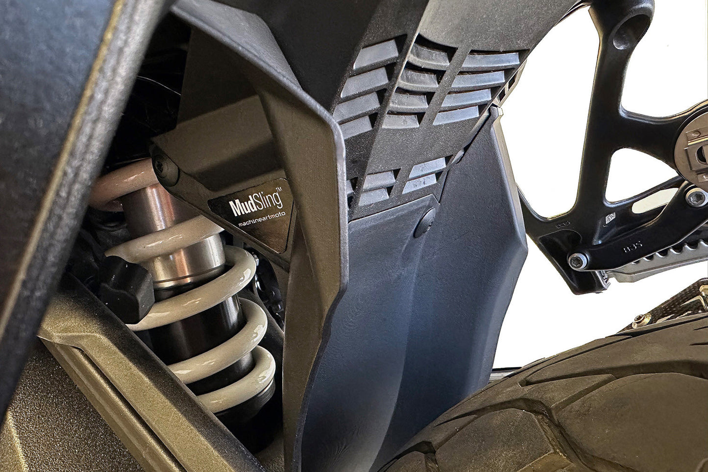 Mudsling inner fender - black