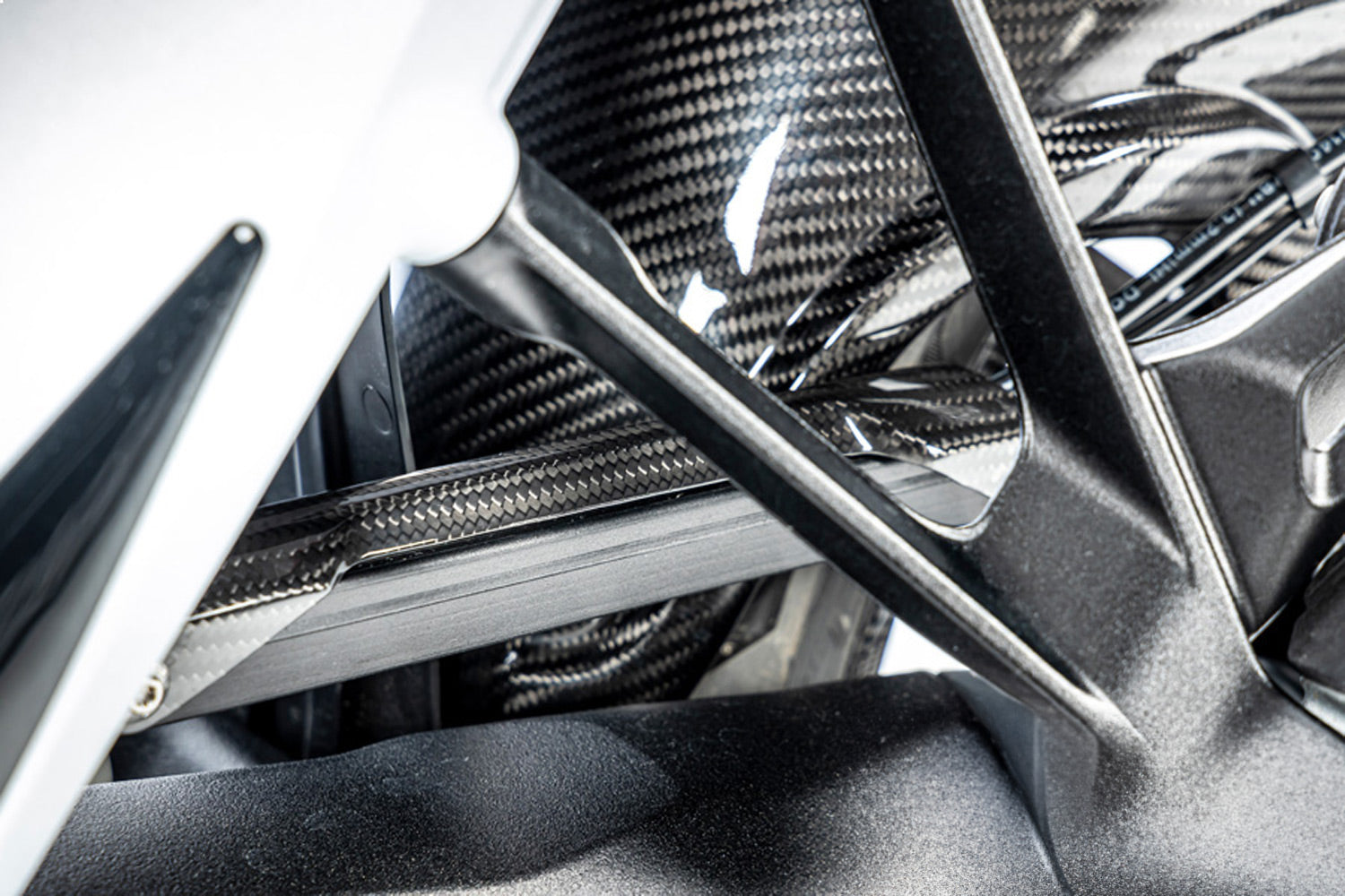 Ilmberger Brake line cover R 1300 GS + Adventure - carbon - glossy ...