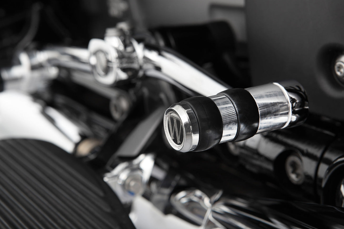 R 18 gear-shifter extension for models with footboard - polished - rear