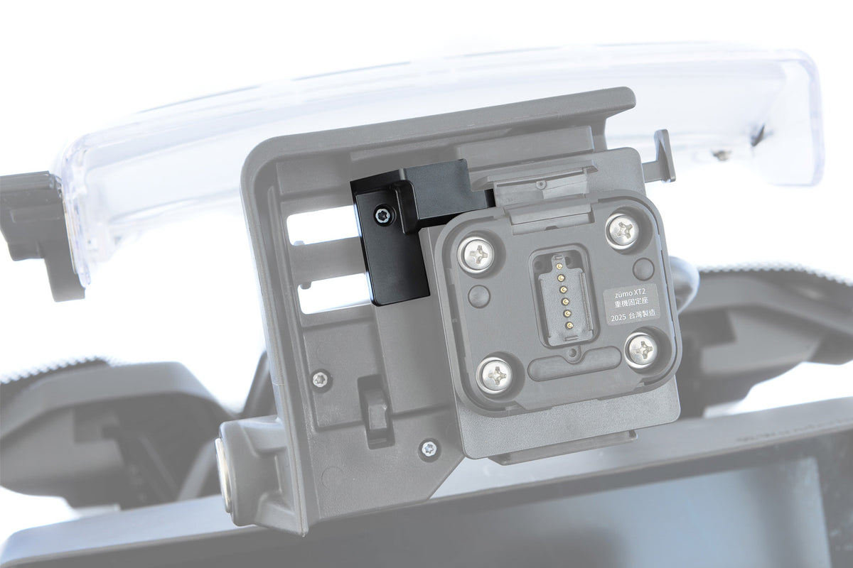 Locking mechanism for Garmin zūmo XT2/XT3 on the Plug & Ride adapter
