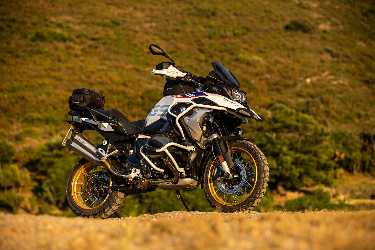 Hub cover TORNADO - titanium